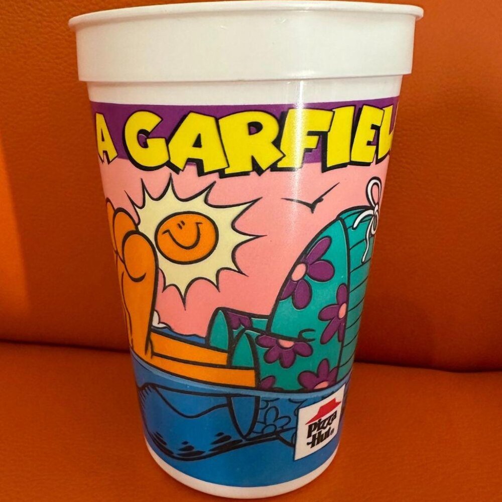 1993 PIZZA HUT GARFIELD FLOAT CUP